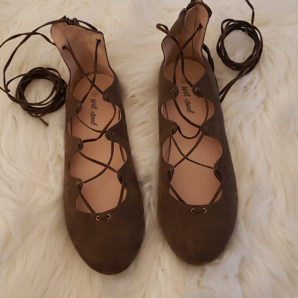 🔥🔥Taupe Ballerina Tie up Flats Size 8 - Picture 1 of 7